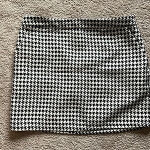 Forever 21 Black and White Mini Skirt